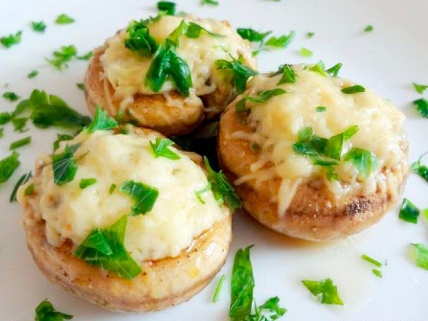 Шампиньоны с сырной шапочкой