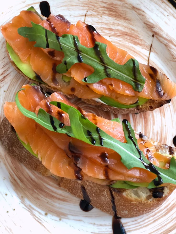 Брускетта с лососем