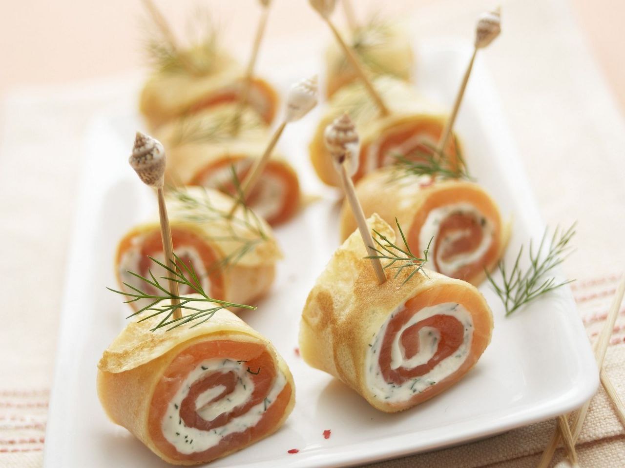 Канапе с лососем