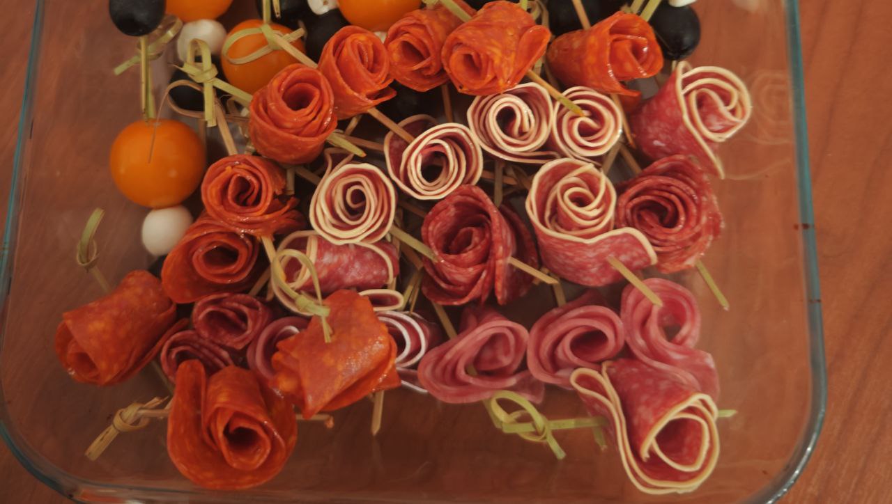 Роза Сальчичон или пеперони