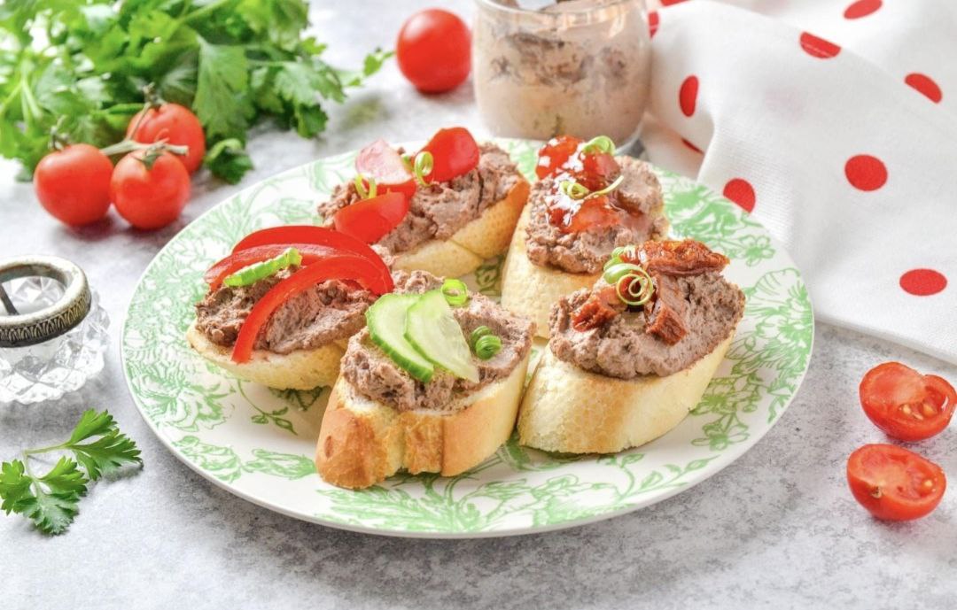 Брускетта  с куриным паштетом